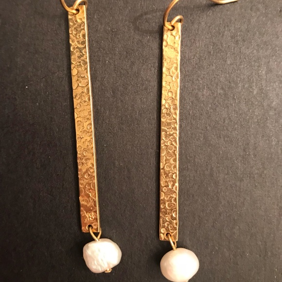 Stephanie Kantis Quake Drop Earrings Gold/Pearl - Picture 4 of 5